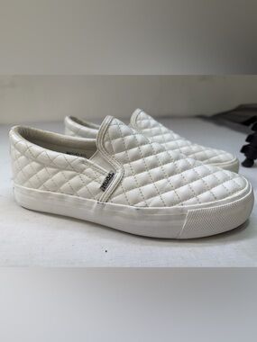 Mudd Shoes Womens 10 Beyley-01L Quilted Slip On Sneakers White Faux Leather Shoe